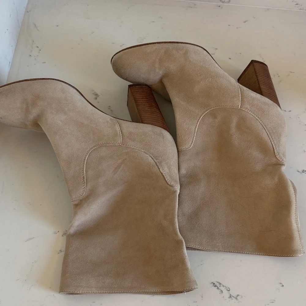 Free People Dakota Block Heel suede slouchy Boots Women’s size 40/ 9 Tan Color